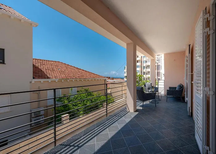 White Sunshine アパート *